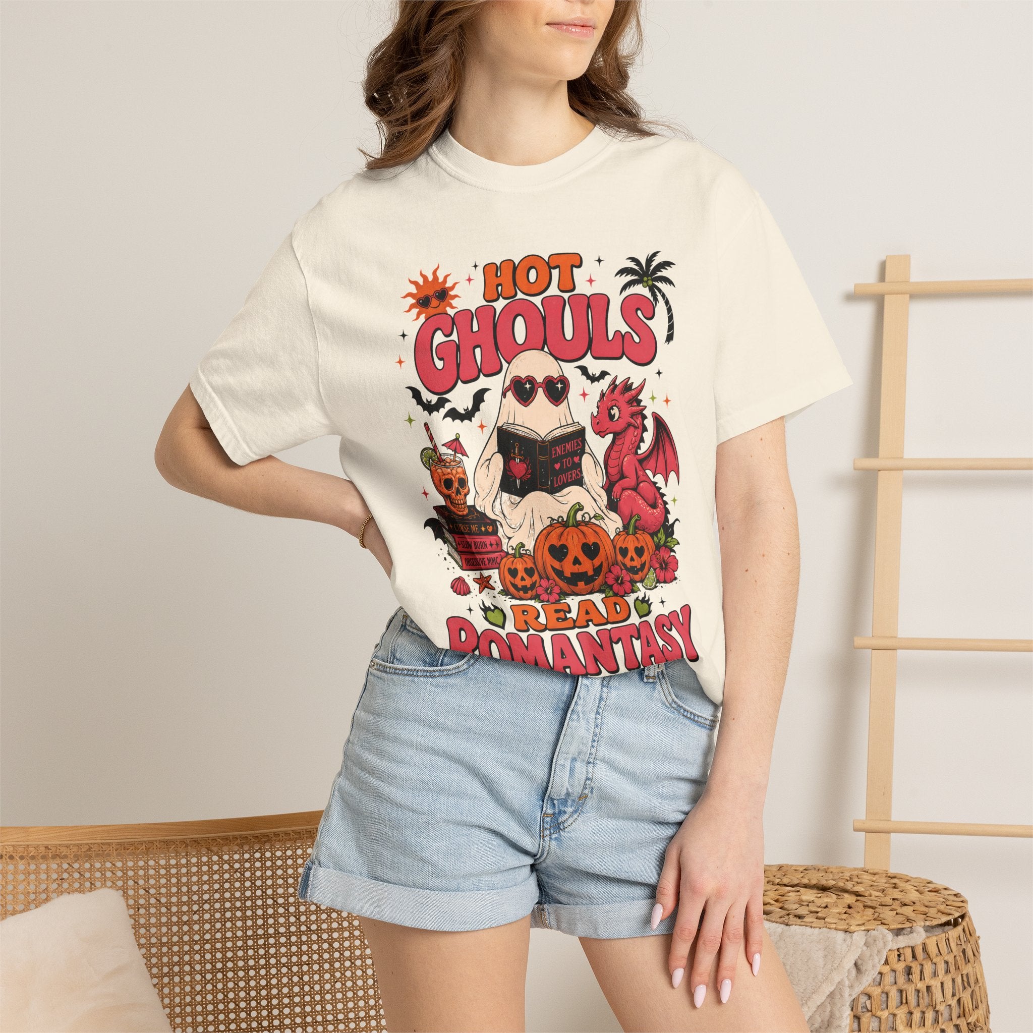 Hot Ghouls Read Romantasy T-Shirt